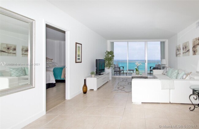 Foto del edificio - 5161 Collins Ave