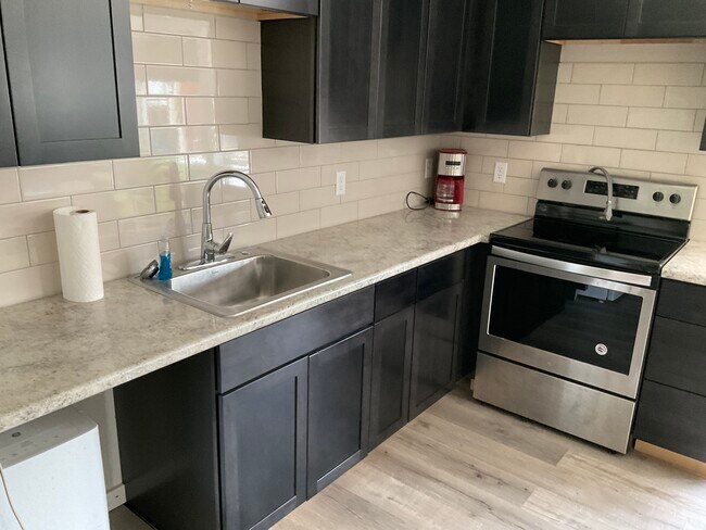 Building Photo - 138 Magic Cir