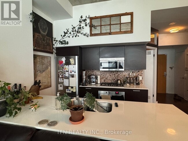 Photo du bâtiment - 375 King St W