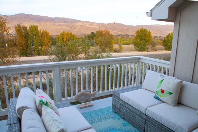 Foto del edificio - Beautiful Furnished Condo with Views!