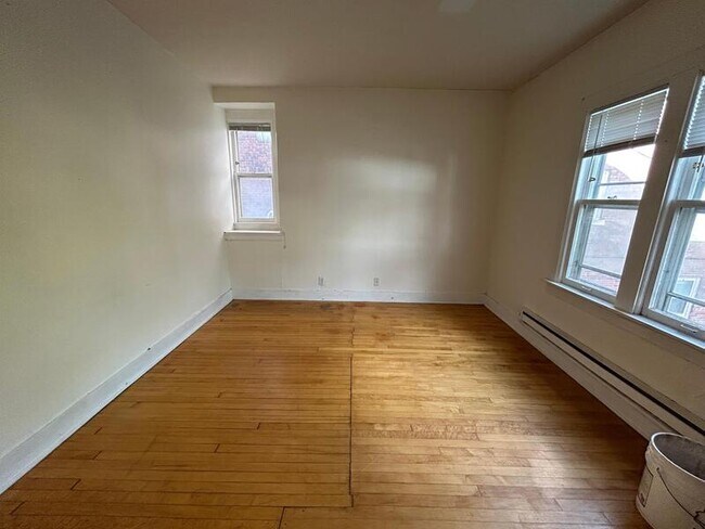 Building Photo - 109 E Gorham St