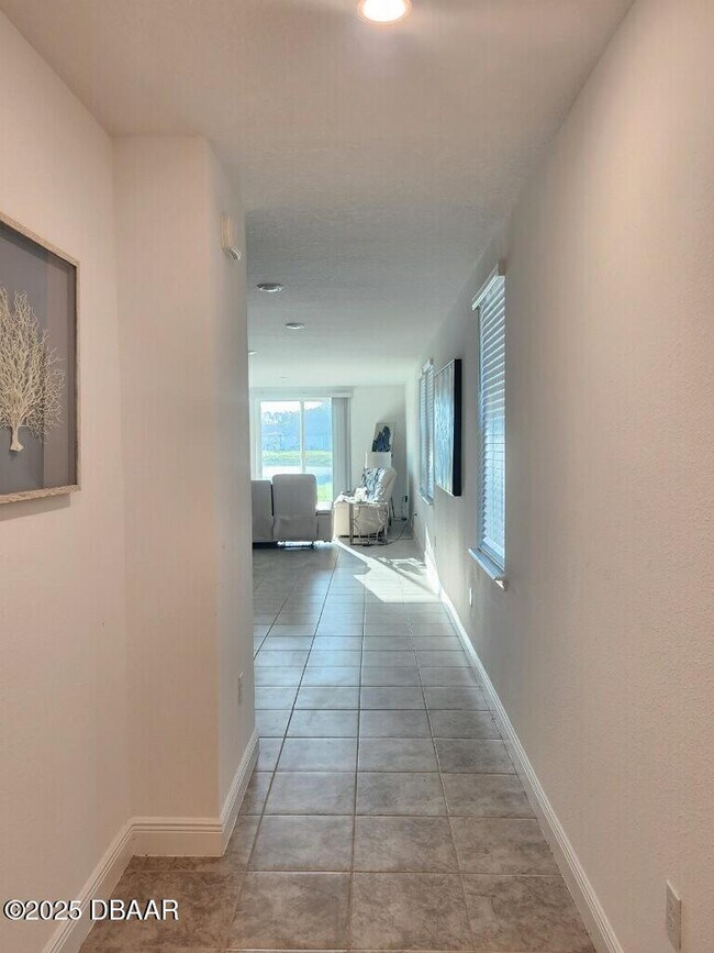 Foto del edificio - 112 Links Ter Blvd