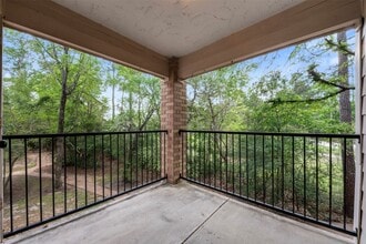 Building Photo - 8051 Bay Branch Dr