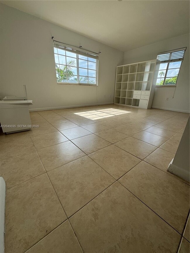 Foto del edificio - 7130 Rue Versailles Dr