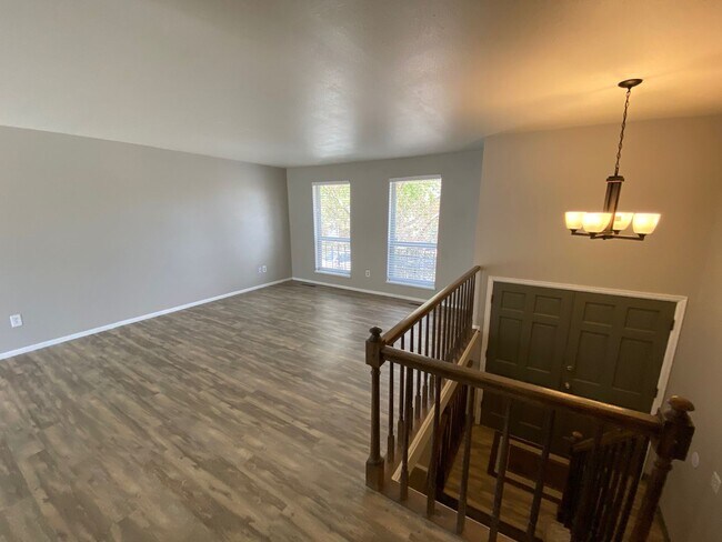 Building Photo - Beautiful Vista Grande home in cul-de-sac