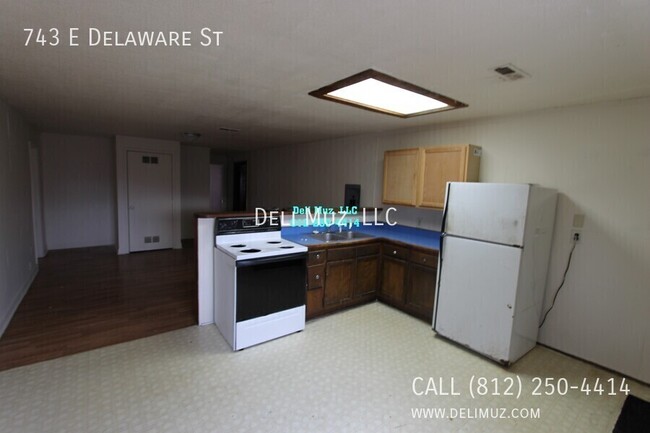 Foto del edificio - 743 E Delaware St