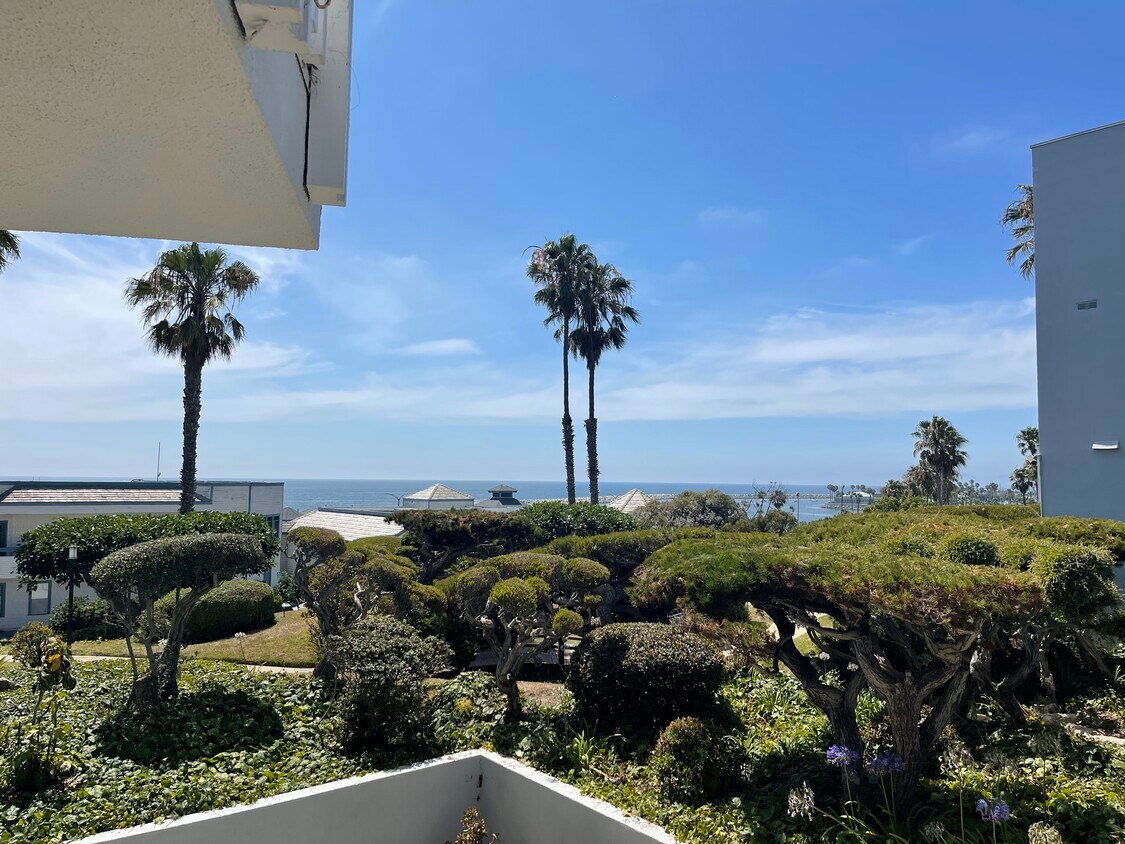 620 The Village Unit 112, Redondo Beach, CA 90277 Condo for Rent in Redondo Beach, CA