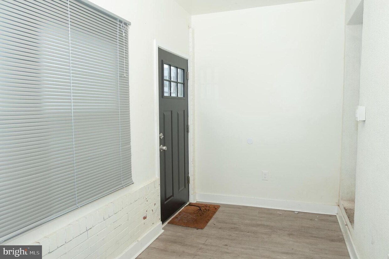 Primary Photo - 2237 Hobson St