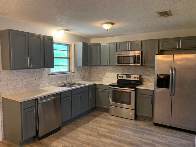 Building Photo - 232 Bon Crest Ave