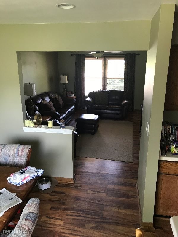 Building Photo - 3 br, 1.5 bath Townhome - 26600 Long Lake Rd
