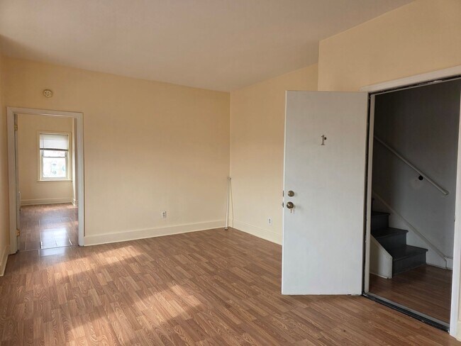 Photo - 100 N Franklin St Apartment