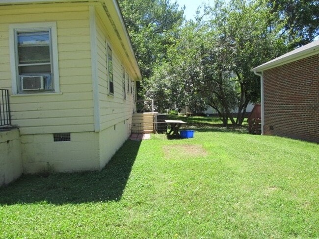 Photo - Chapel Hill/1BR Duplex S. Merritt Mill AVAIL House