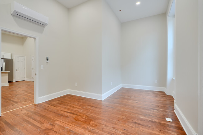 Building Photo - 801 N Charles St