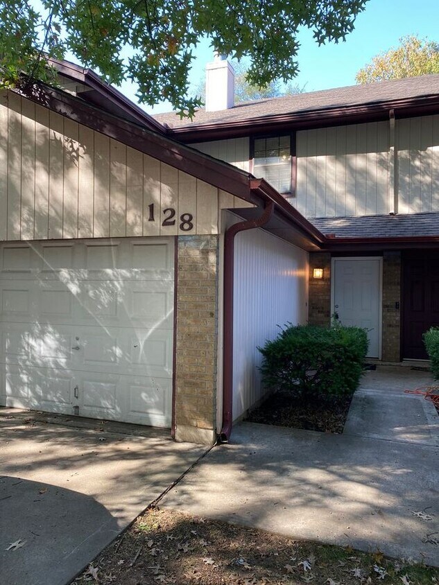 Primary Photo - Newly renovated great location!