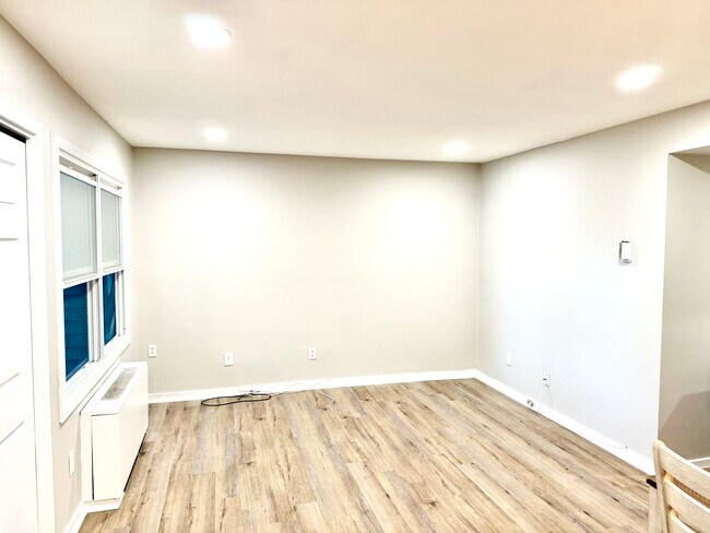 Building Photo - 11 Wild Oaks Rd