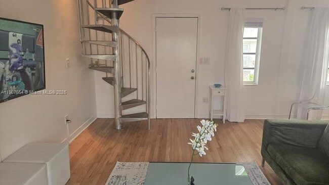 Building Photo - 750 Española Wy