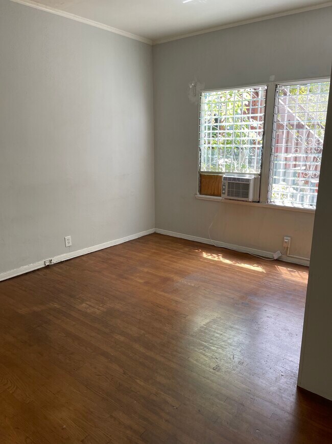 Foto del edificio - 11746 W Magnolia Blvd