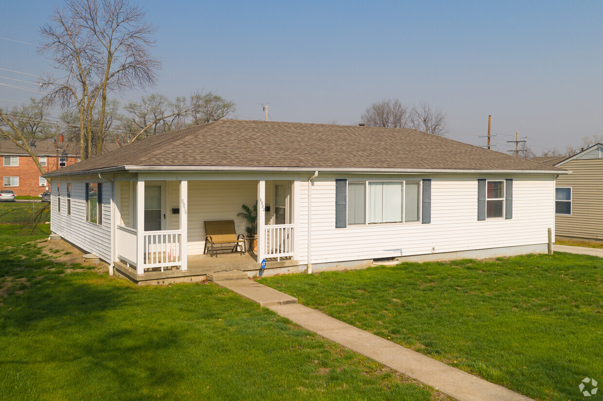 Primary Photo - Roseland Court Luxury Duplexes