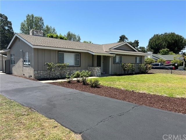 Building Photo - 876 E Cypress Ave
