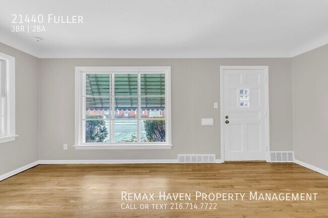 Foto del edificio - 21440 Fuller-