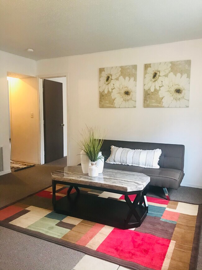 Living Area - 2201 Vienna Rd