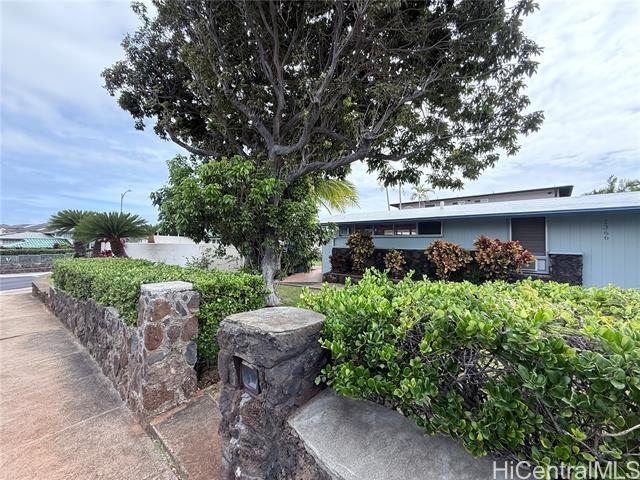 Building Photo - 1366 Pueo St