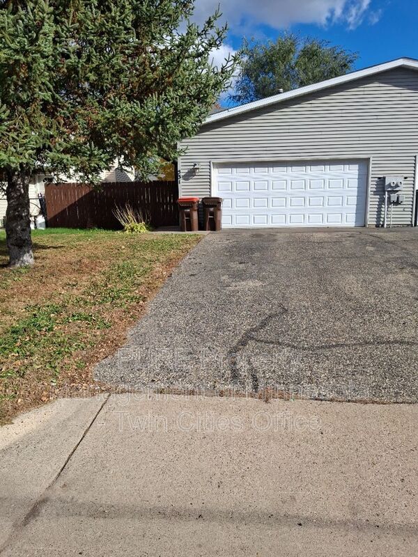 Foto del edificio - 531 Tiffany Dr