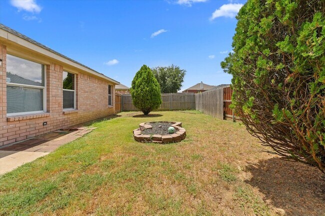 Foto del edificio - 5311 Freestone Dr