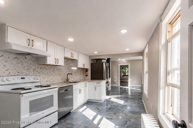 Foto del edificio - 1729 Sanderson Ave
