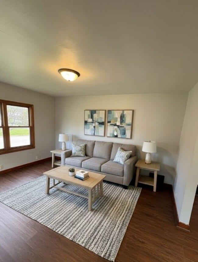 Building Photo - 3 Bed, 1 Bath - House for rent! NO APPLICATION FEES!!!