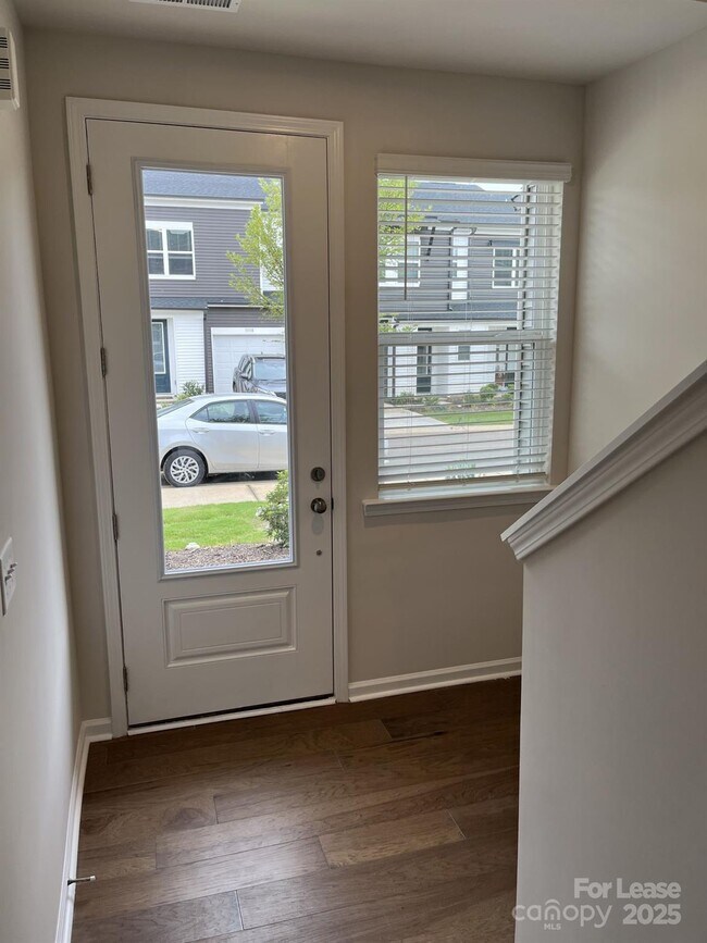 Building Photo - 3159 Hutton Gdns Ln