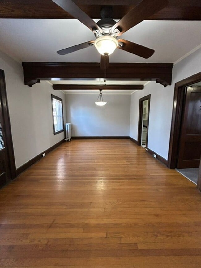 Building Photo - 2464 Harney St