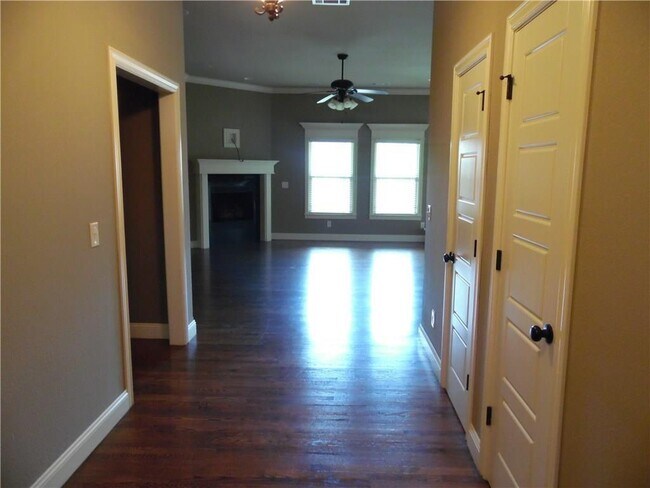 Foto del edificio - 6304 S 58th St