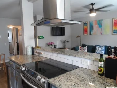 Foto del edificio - 7834 Broadway-3108.08