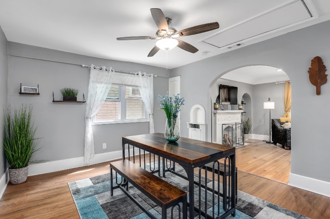 Foto del edificio - 3638 Bedford St