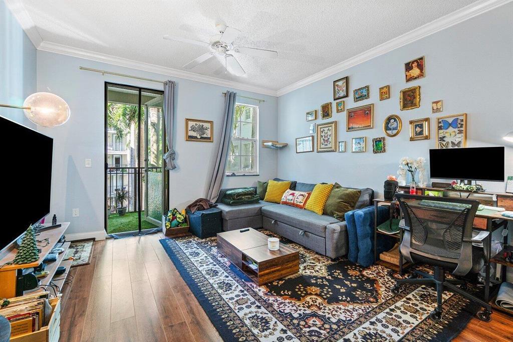 Foto principal - 533 NE 3rd Ave