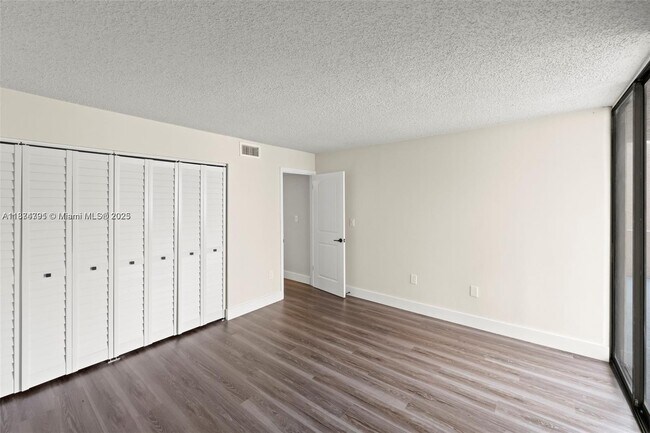 Foto del edificio - 10400 SW 108th Ave