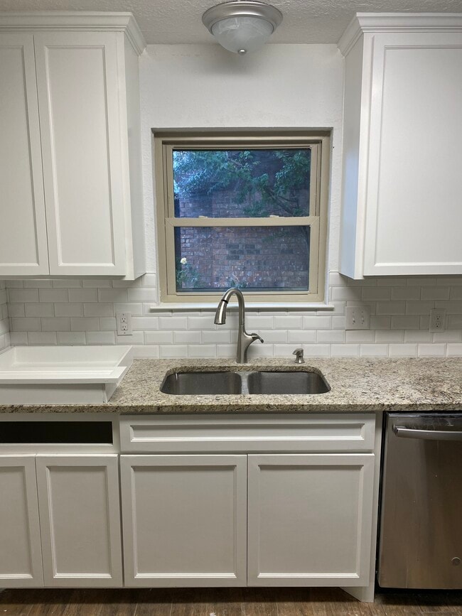 Building Photo - 3609 Auburn Dr