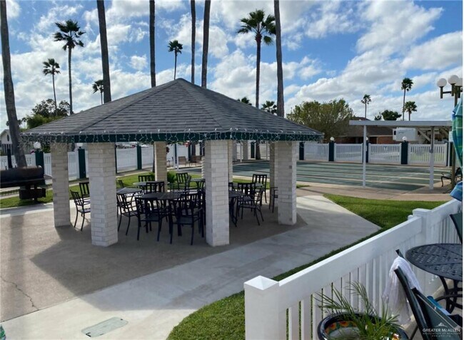 Foto del edificio - 2408 Meadowlark St
