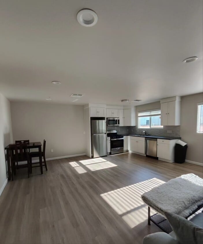 Primary Photo - 3702 S Island Way