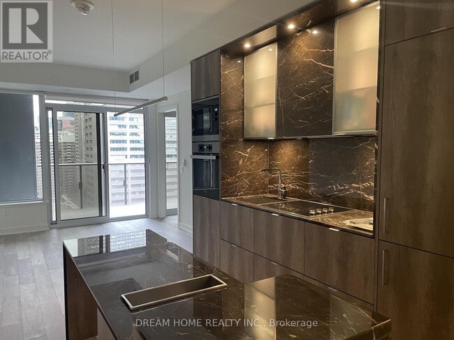 Building Photo - 11 Yorkville Ave