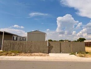 Building Photo - 720 Big Leaf Dr