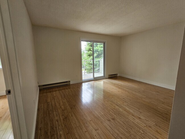 Building Photo - 250 Brittany Dr