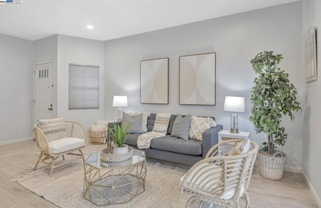 Building Photo - 7595 Canyon Meadows Cir