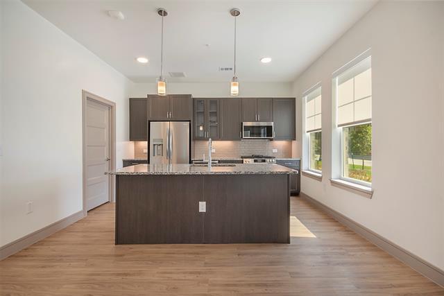 Foto principal - 11201 American Elm Wy