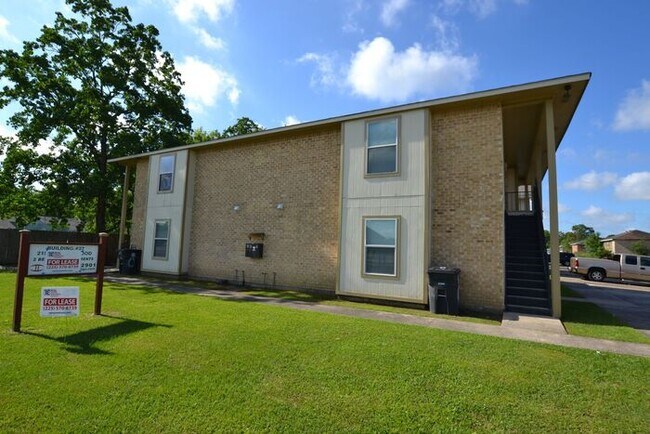 Building Photo - 2150 N Sherwood Forest Dr