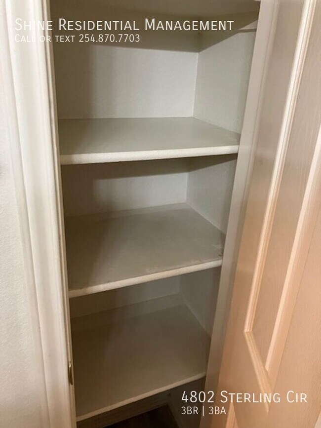 Foto del edificio - 4802 Sterling Cir