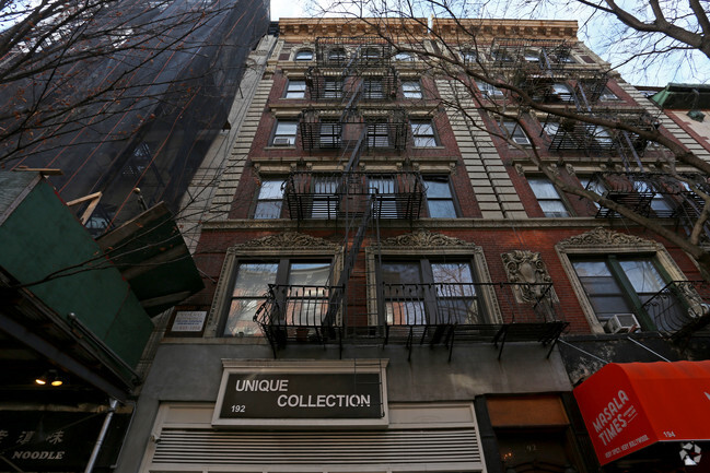 Building Photo - 192 Bleecker St