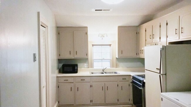 Building Photo - 350 Telfair St