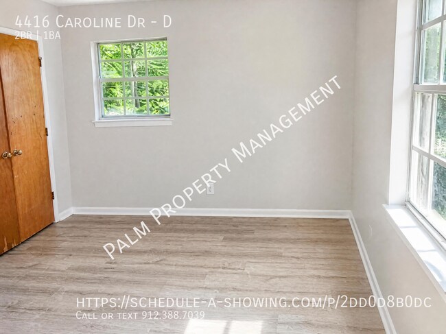 Foto del edificio - 4416 Caroline Dr